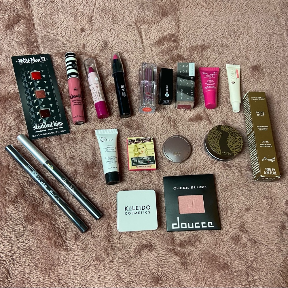 💄✨ NEW 18 Piece Makeup Lot ✨💄